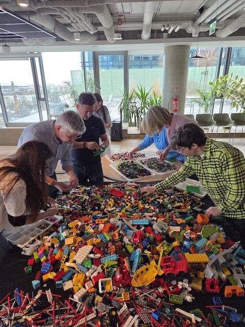 Pełen model strategiczny zbudowany z klocków LEGO® podczas warsztatu